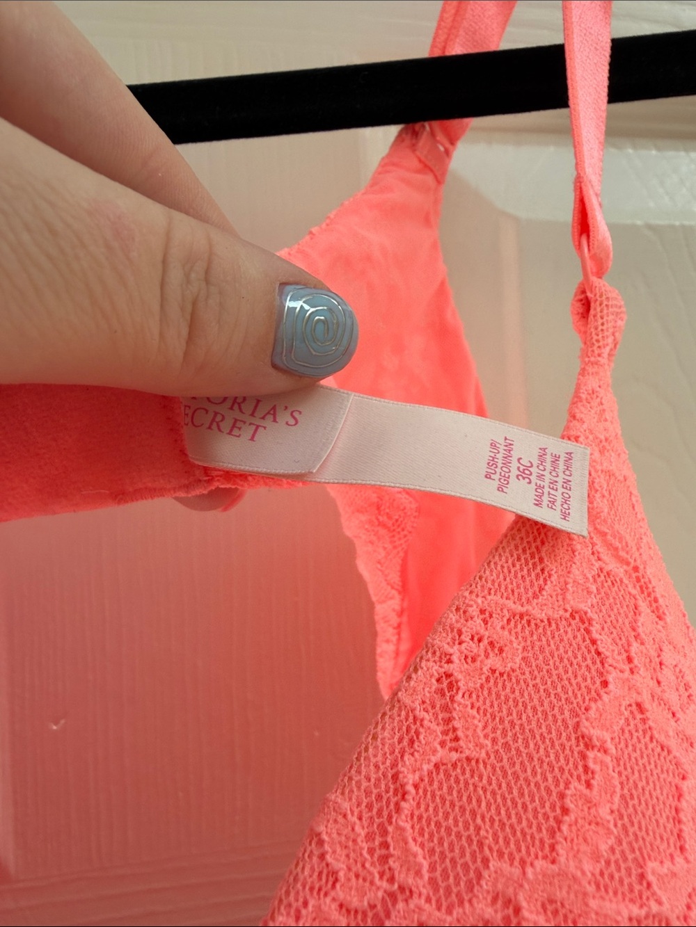 Victoria Secret Coral Lace Push-Up Bra - Picture 2 of 4